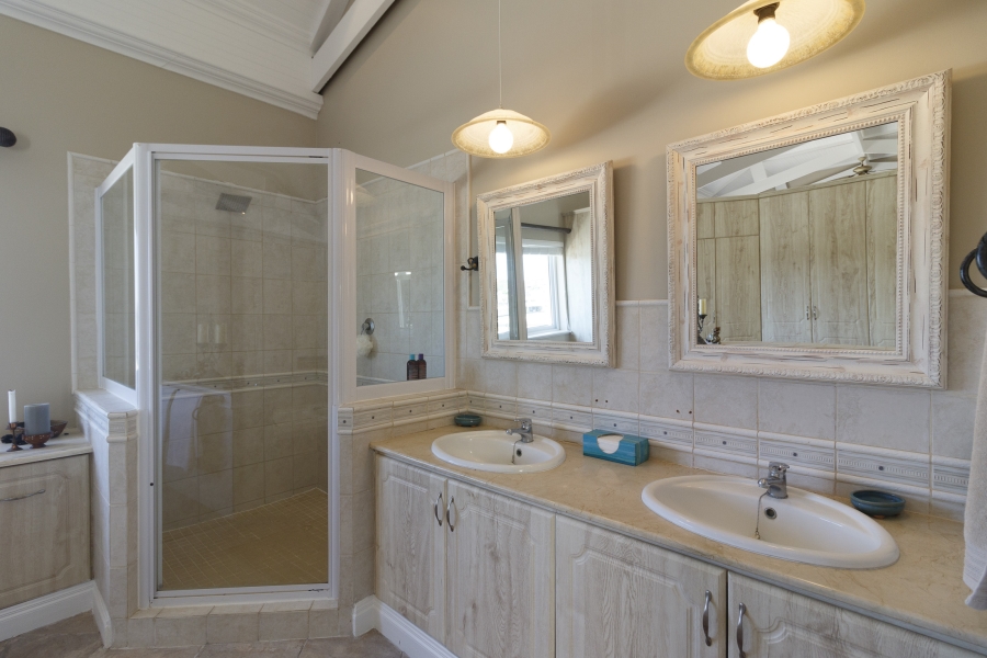 6 Bedroom Property for Sale in Royal Alfred Marina Eastern Cape